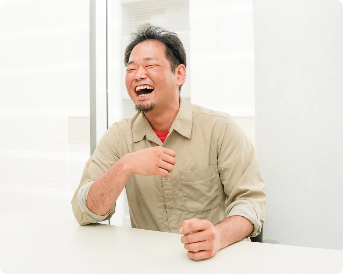 桑原遼が笑顔で写っている写真